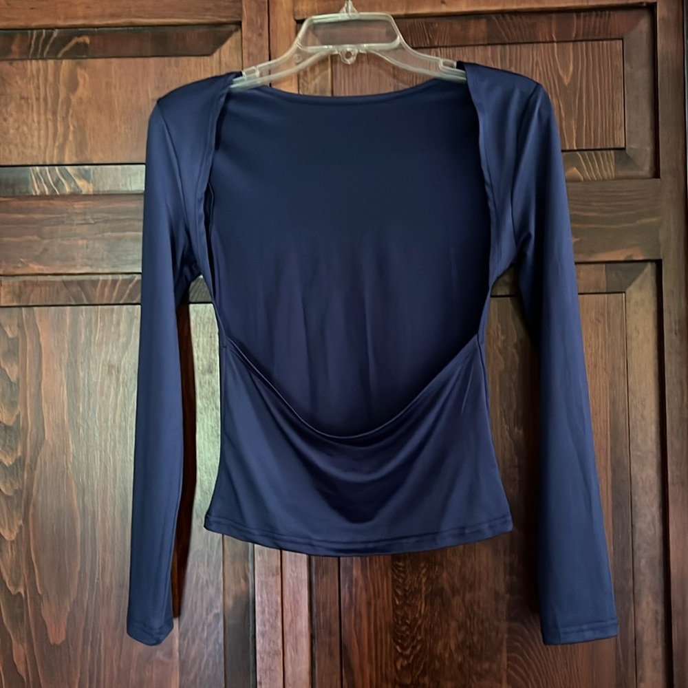Backless long sleeve shirt